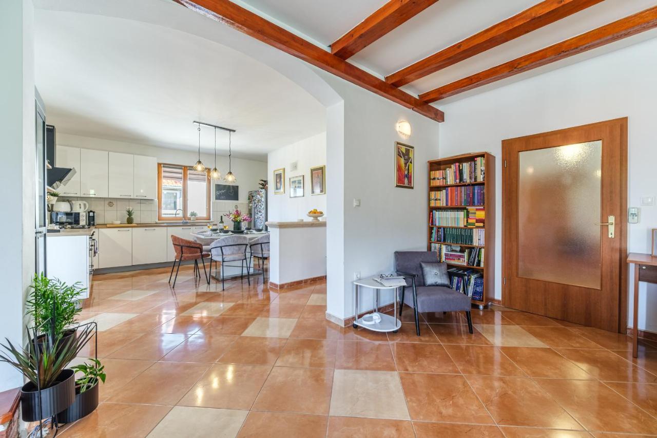 Nerezisca Guest House Barbara מראה חיצוני תמונה